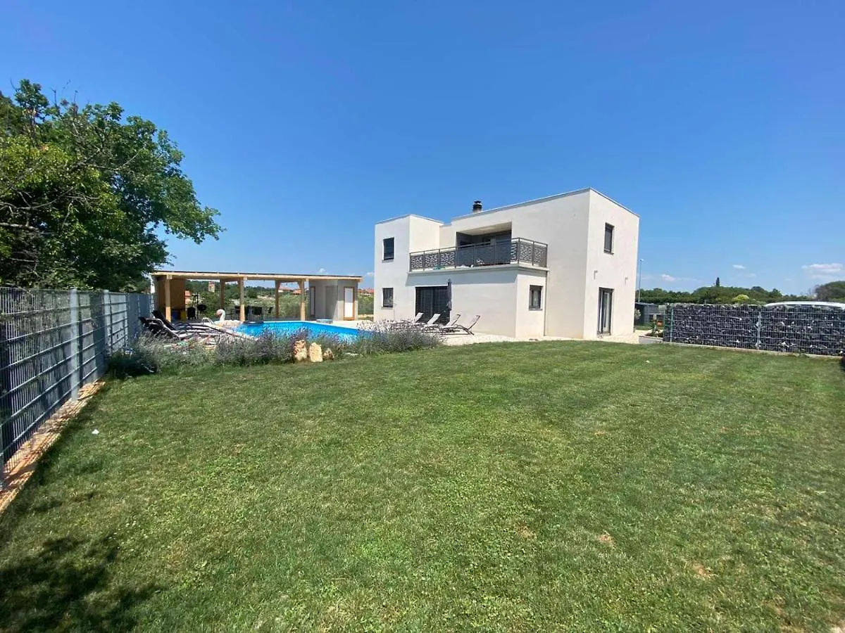 Enjoy Green, App With Swimming Pool, Garden, Pets Welcome Novigrad Istria شقة