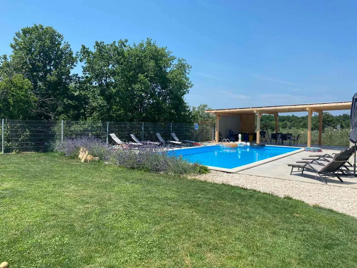 Enjoy Green, App With Swimming Pool, Garden, Pets Welcome Novigrad  0*, Novigrad (Istria)