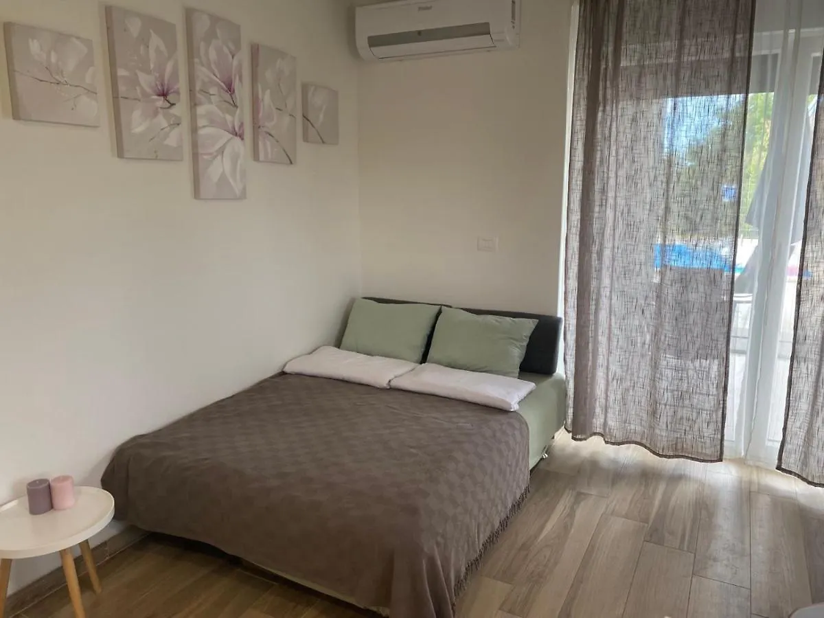 Enjoy Green, App With Swimming Pool, Garden, Pets Welcome Novigrad Istria