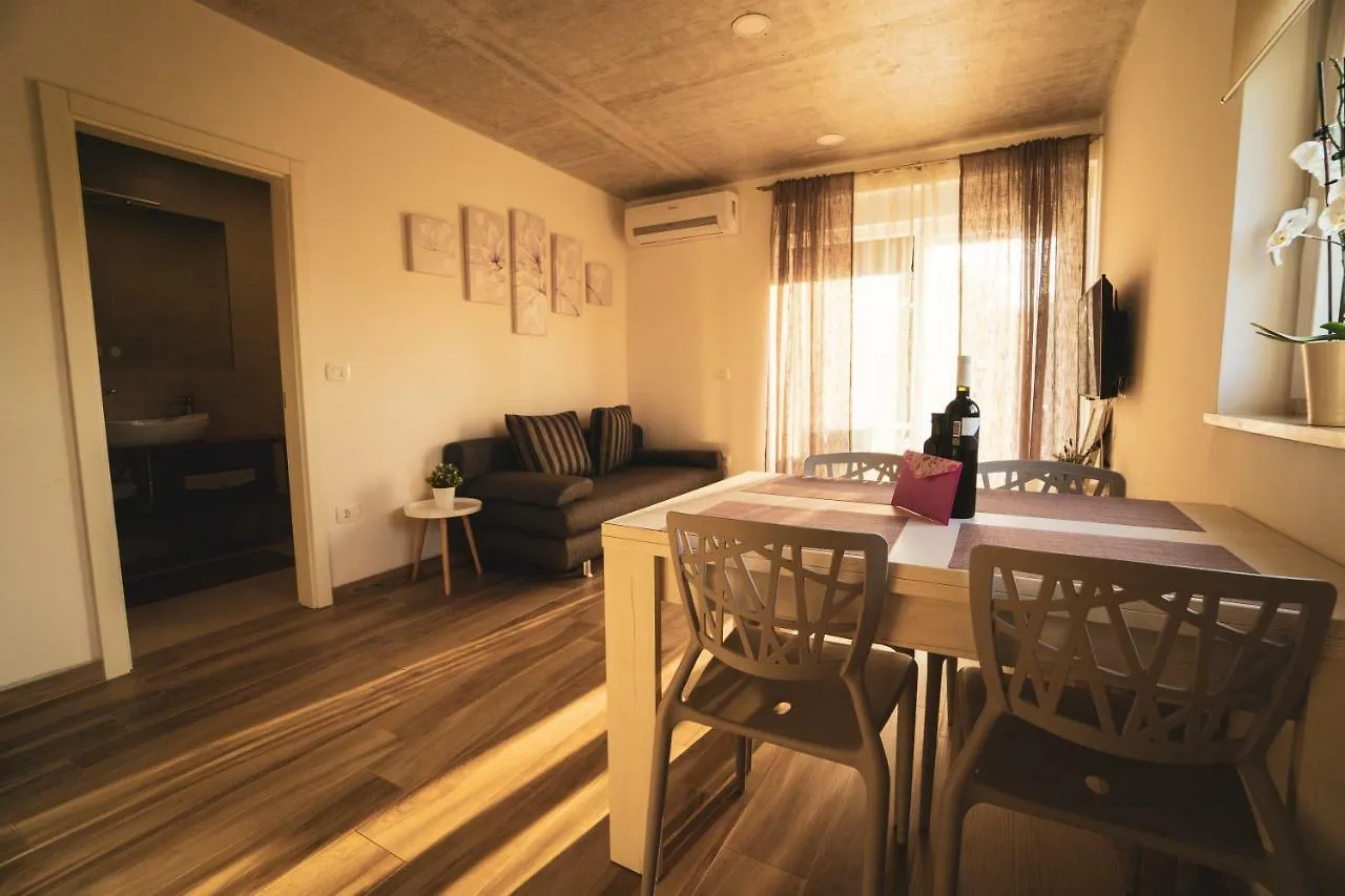 Enjoy Green, App With Swimming Pool, Garden, Pets Welcome Novigrad Istria كرواتيا