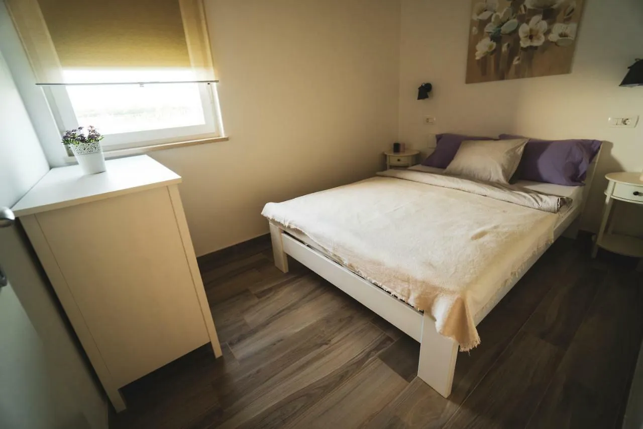 Enjoy Green, App With Swimming Pool, Garden, Pets Welcome Novigrad Istria 0*,  كرواتيا