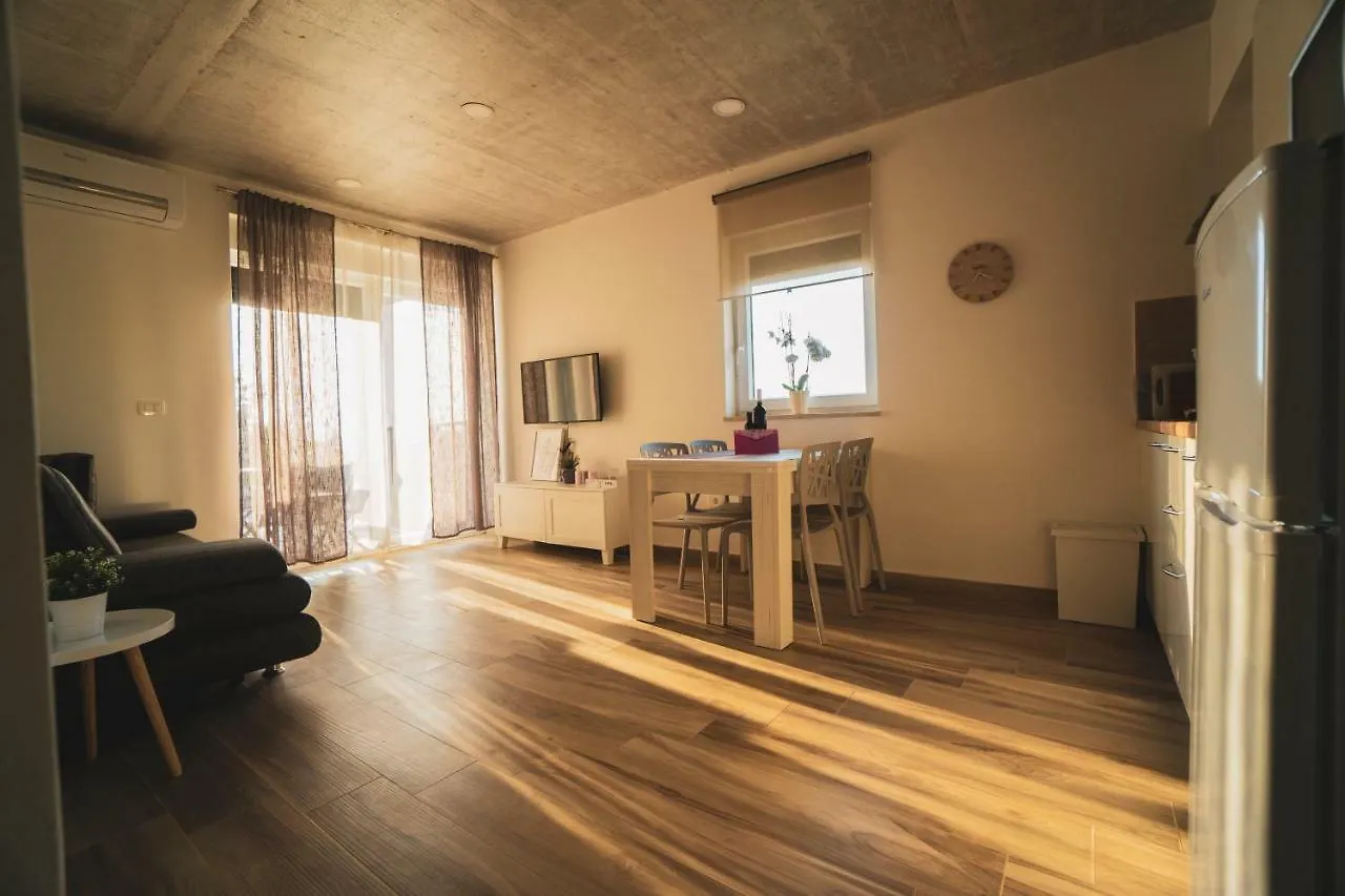 Enjoy Green, App With Swimming Pool, Garden, Pets Welcome Novigrad  Apartment Novigrad (Istria)